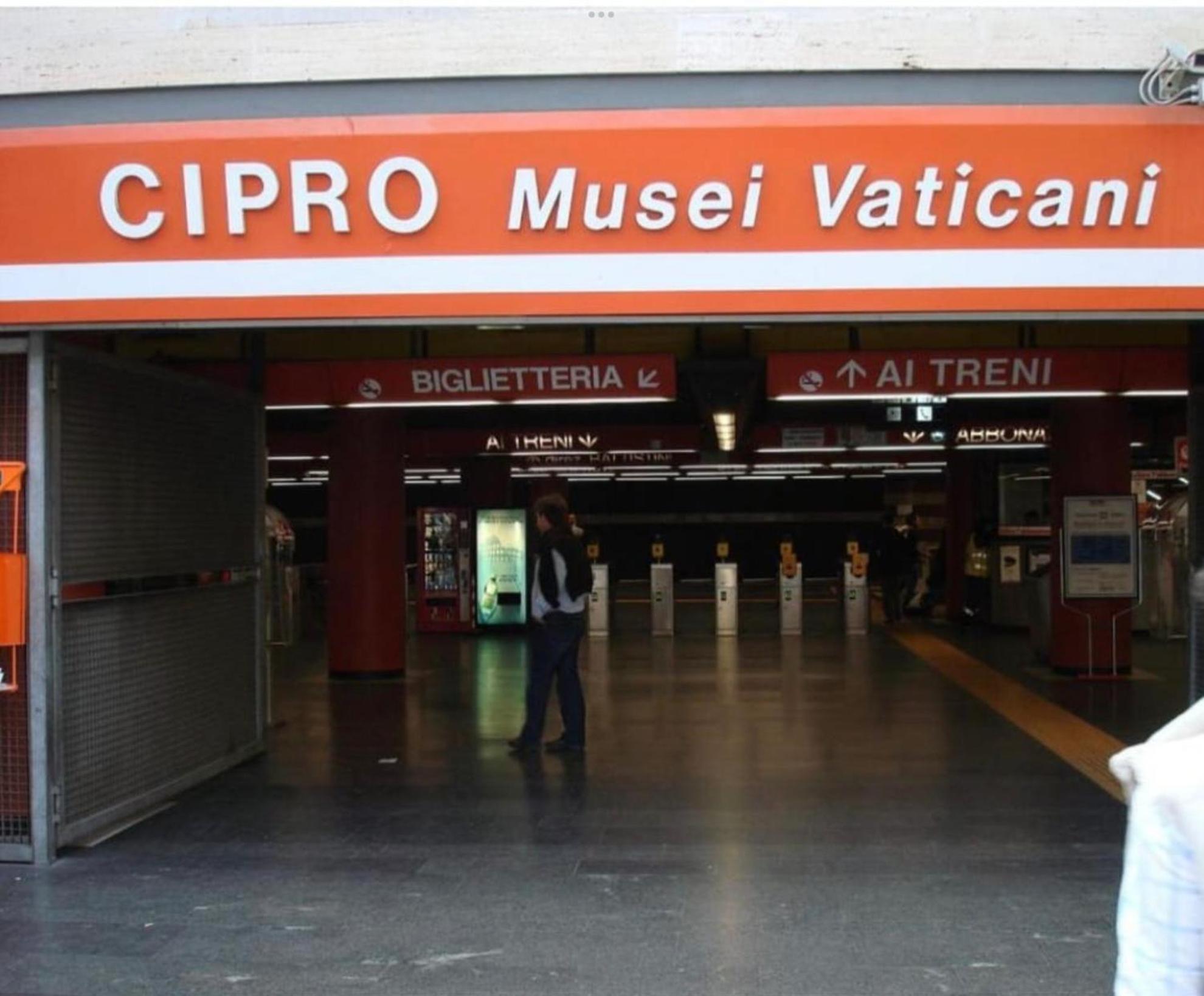Behind The Vatican Apartamento